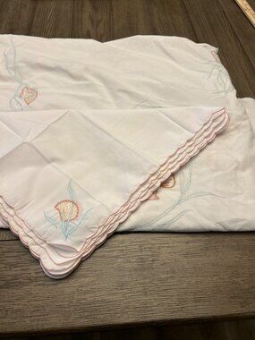 Embroidered Seashell & Seaweed Design Tablecloth With 8 Matching Napkins Set Obl